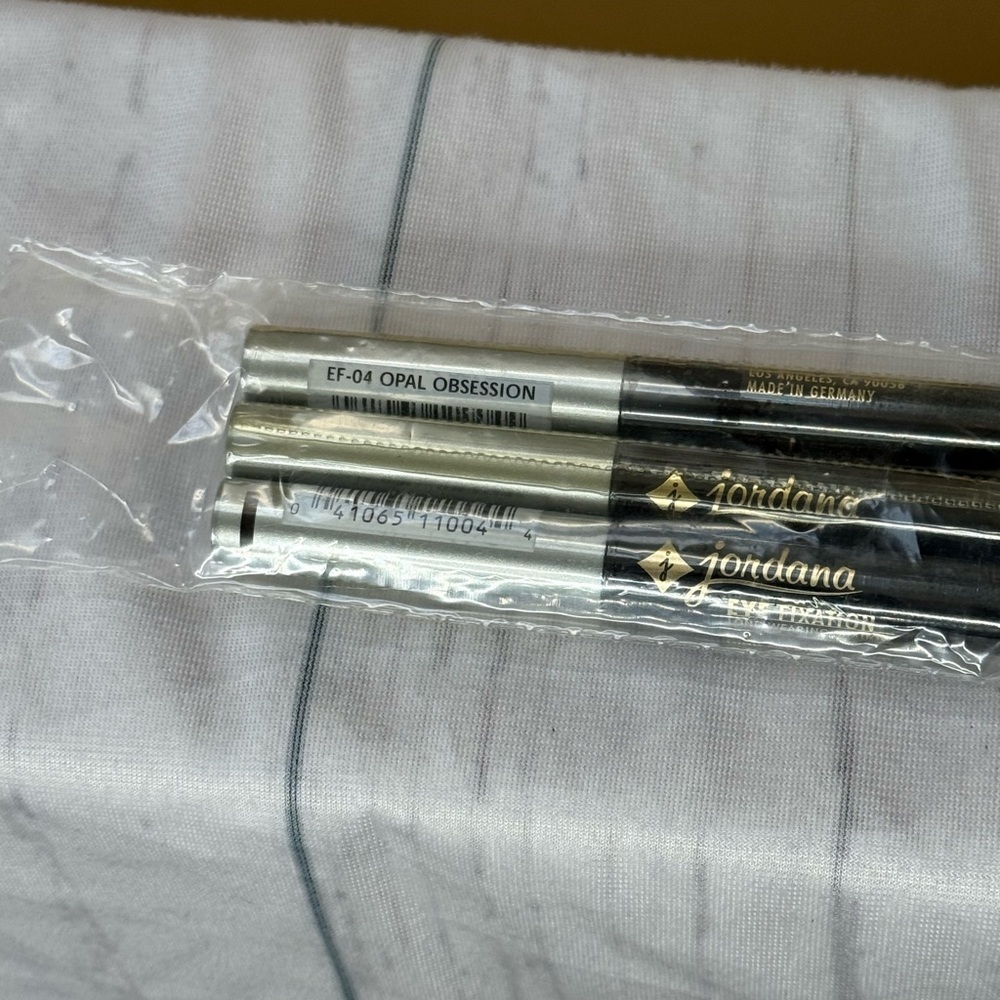 Jordana Eye Fixation Eye Shadow - Picture 2 of 6